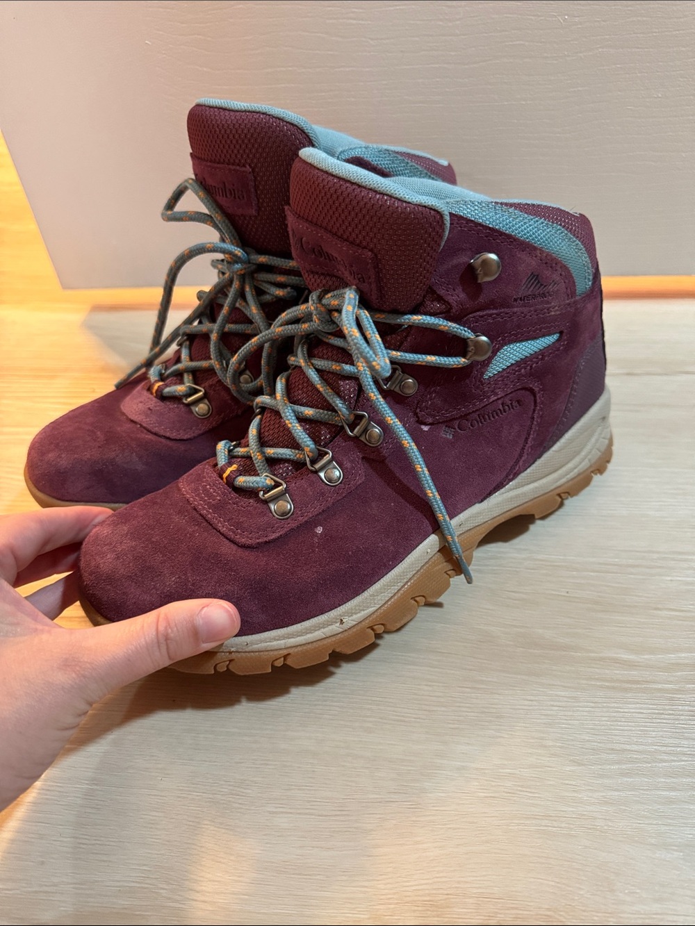 Women's Burgundy Suede Hiking Boots - Picture 5 of 5